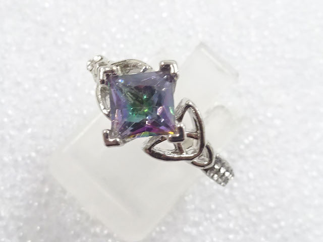 JAPANESE KIMONO / ANTIQUE COLORED STONE RING (SIZE 14)